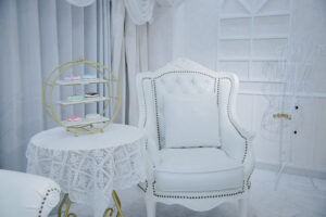 https://studio-sweets-box.jp/new-site/wp-content/uploads/2026/04/シングルソファ＆テーブル-scaled.jpg